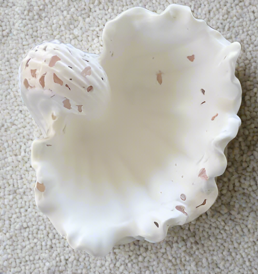 CLAM SHELL DISH ~ SMALL