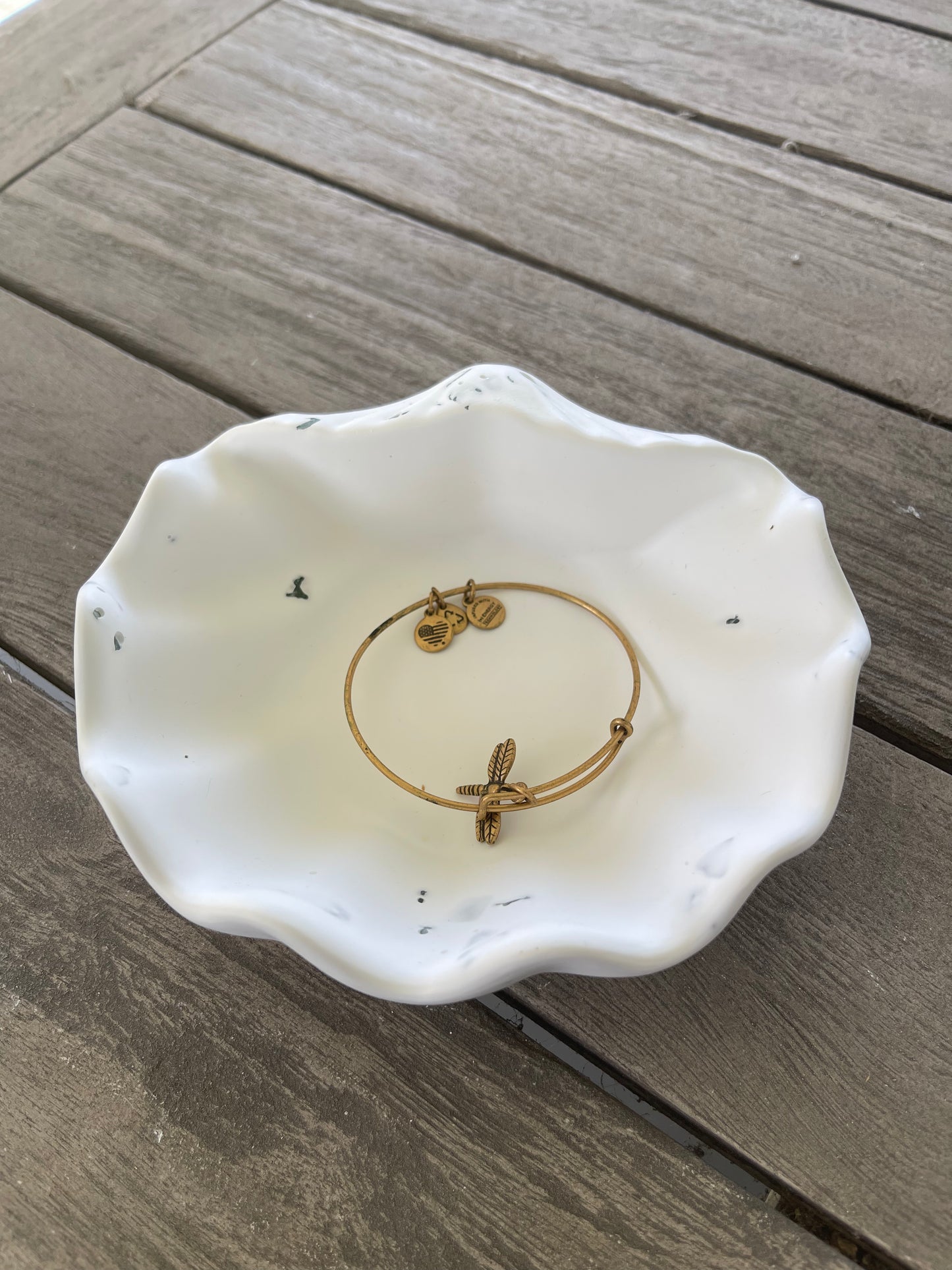 CLAM SHELL DISH ~ LARGE