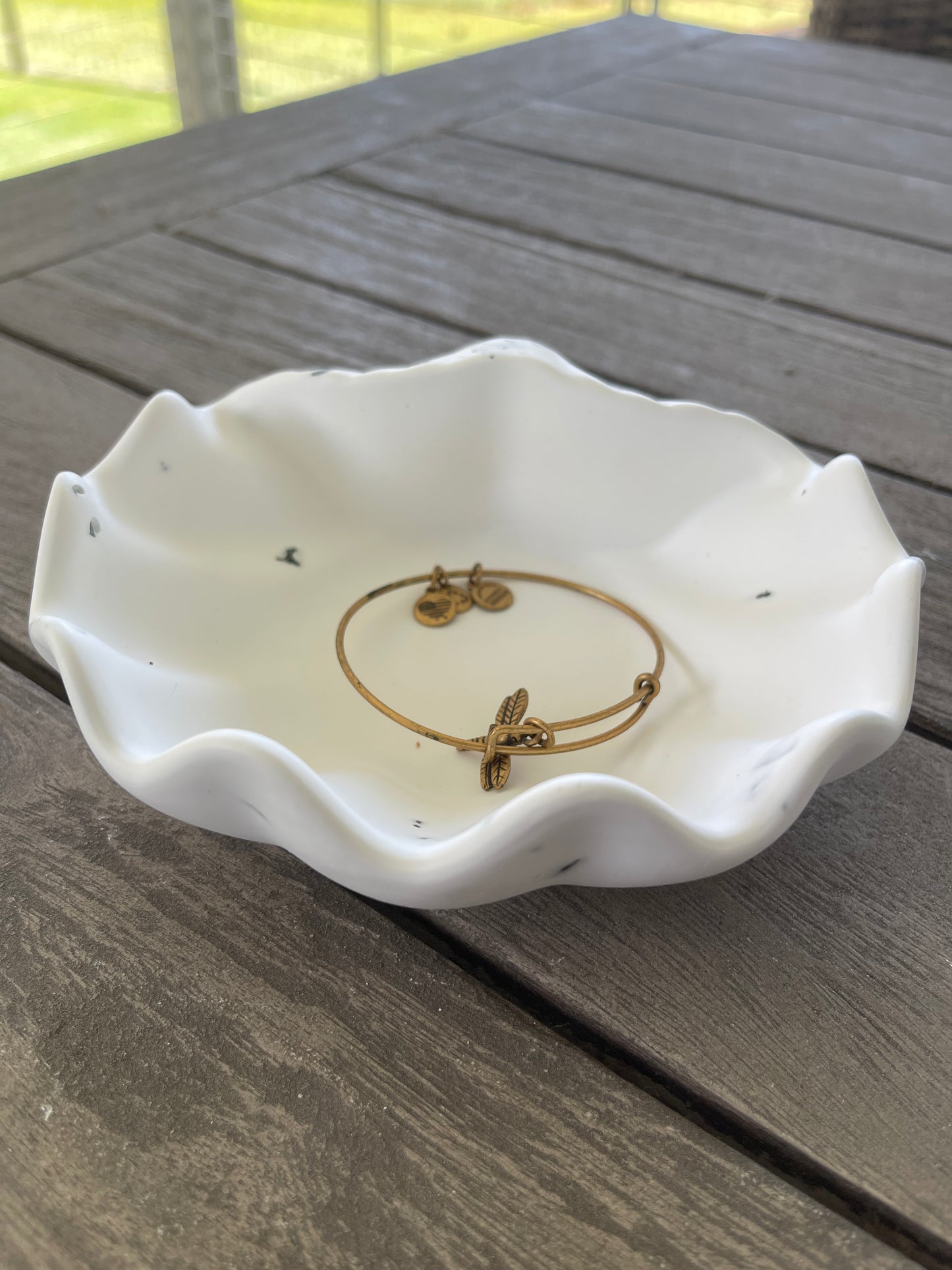 CLAM SHELL DISH ~ LARGE