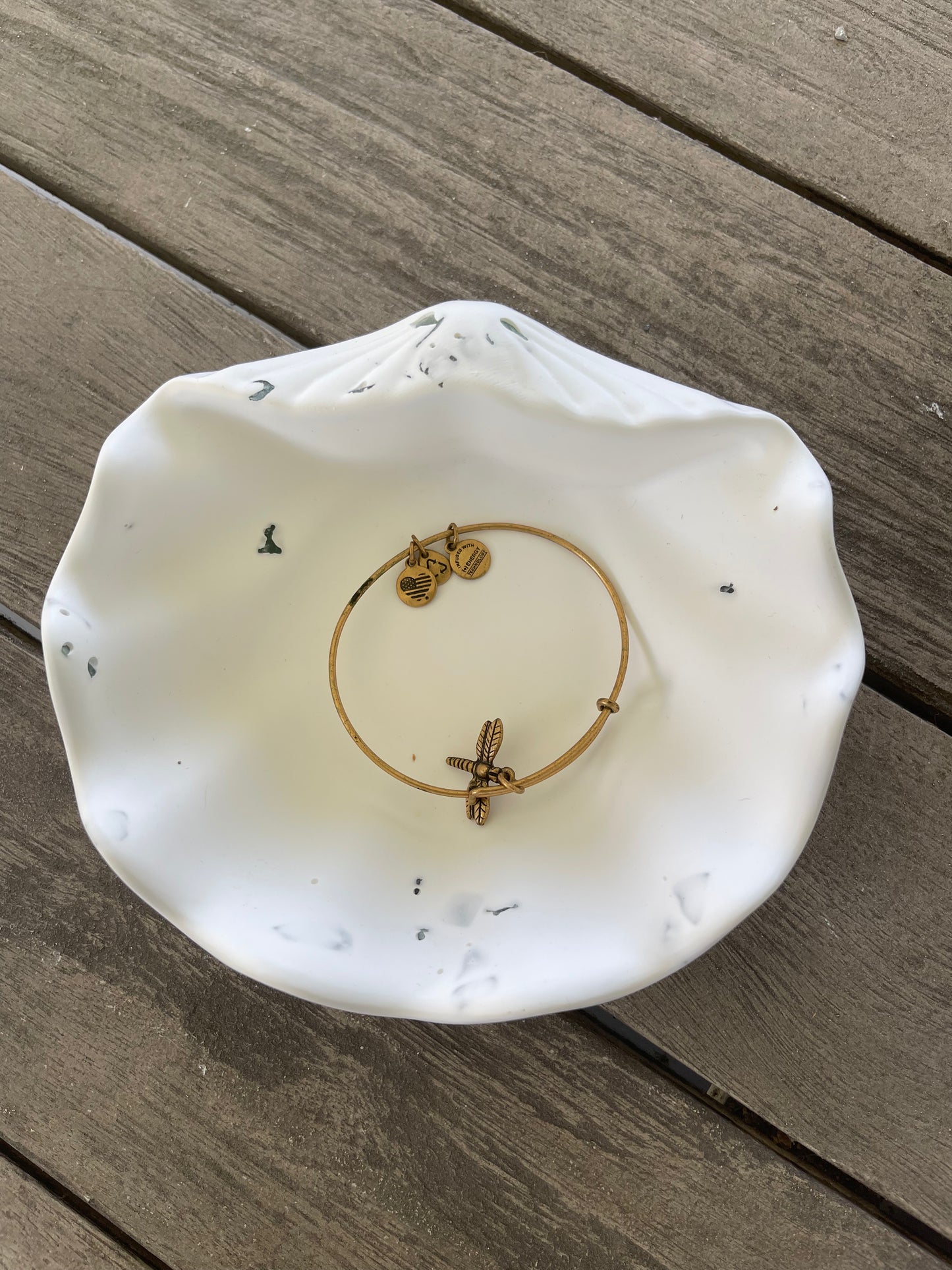 CLAM SHELL DISH ~ LARGE