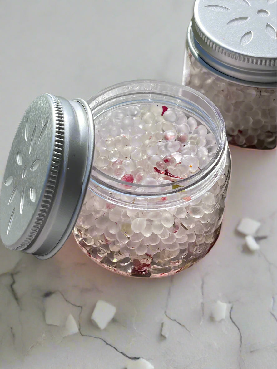 Refresh any space with our versatile anywhere diffuser, perfect for cars, cupboards, caravans, wardrobes, and small rooms. Designed for long-lasting, flameless fragrance, this compact diffuser effortlessly elevates your surroundings with soothing scents. Ideal for travel, home, and on-the-go freshness! 🌿✨